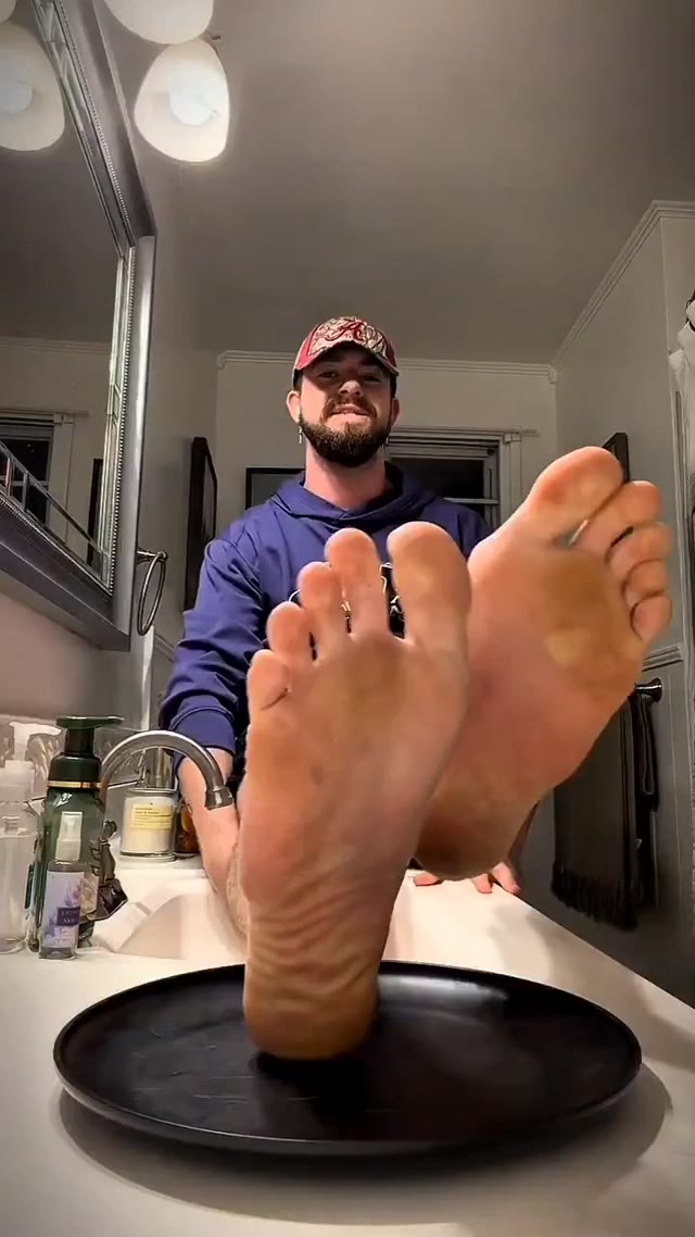 Sucks to lose a bet! Now you've got your work cut out for you! 🤣🖕  Glide your tongue across my sticky soles, and clean up every inch! 👅🍯👣  #Findom #Cashmaster #SockWorship #SweatyFeet #PayPig #AlphaFeet #musclegod #alphagod