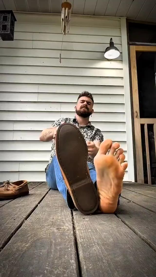 Watch me peel off my shoes and wiggle my manly toes! Beg me for the full video, idiot! 🤑🖕💰 #SweatyFeet #Findom #Cashmaster #SockWorship