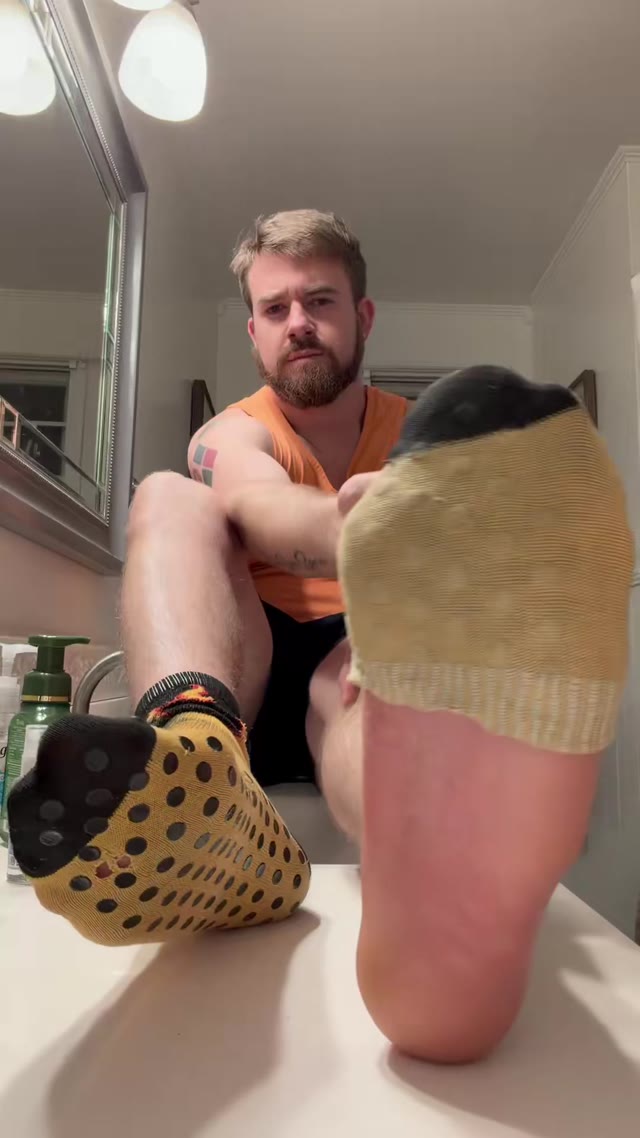 Eyes on my soles, hands in your pockets. Empty them. #payme #sockworship