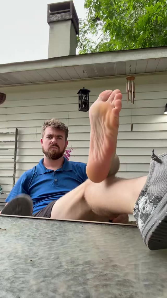 Open wide loser. Not a word was spoken but you understood the assignment. Lick feet and send money. #findom