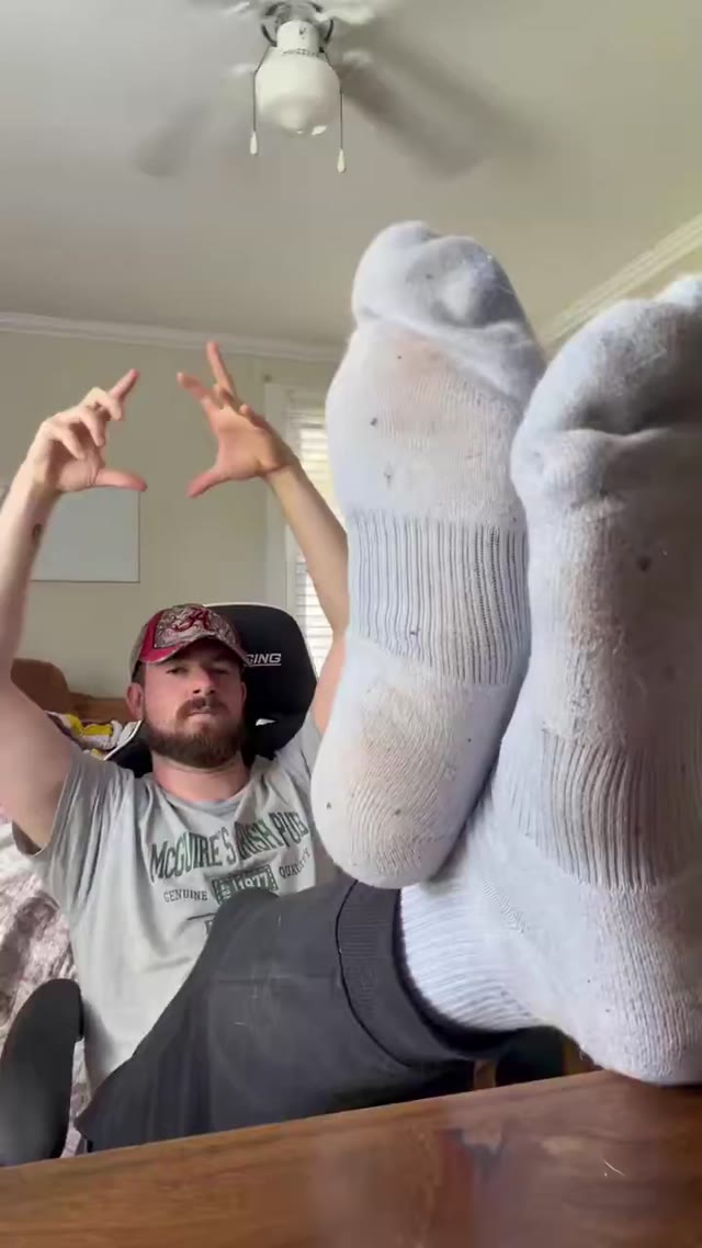 The best view you’ll ever get loser 😂it’s hard to stop watching. #findom