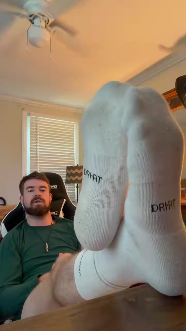 Loser sent his last 10 dollars in his account just to see my white socks.