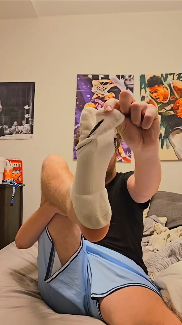 Worship these sweaty feet after my basketball game 🏀 These feet deserve all of your attention. 