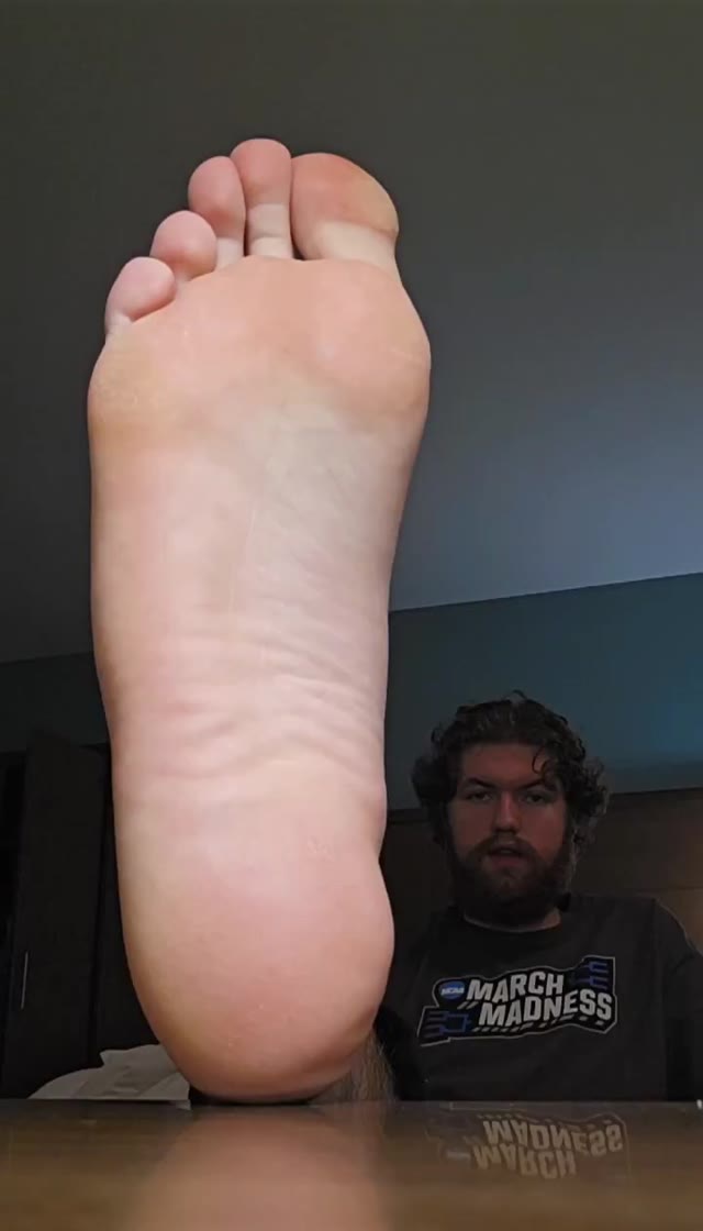 You fuckin heard me On your knees for these GIANT feet 🧎‍♂️ 