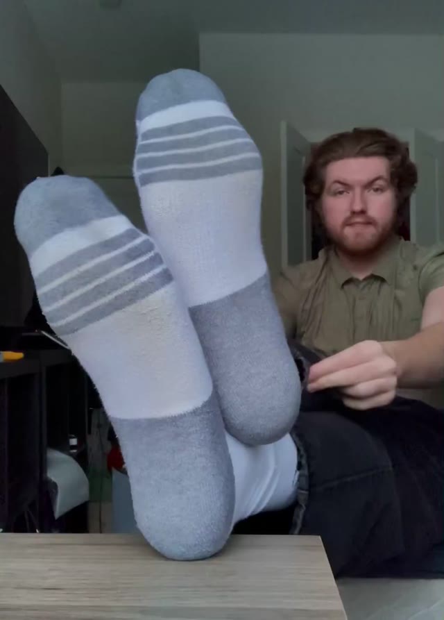 There is absolutely no better time to serve a giant and his feet than over the holiday season 😏🎄 Come and start your journey with me today, if you’re ready to submit… 
