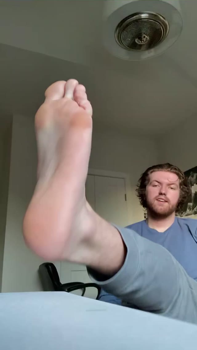 Putting my big feet up in your face 😏 